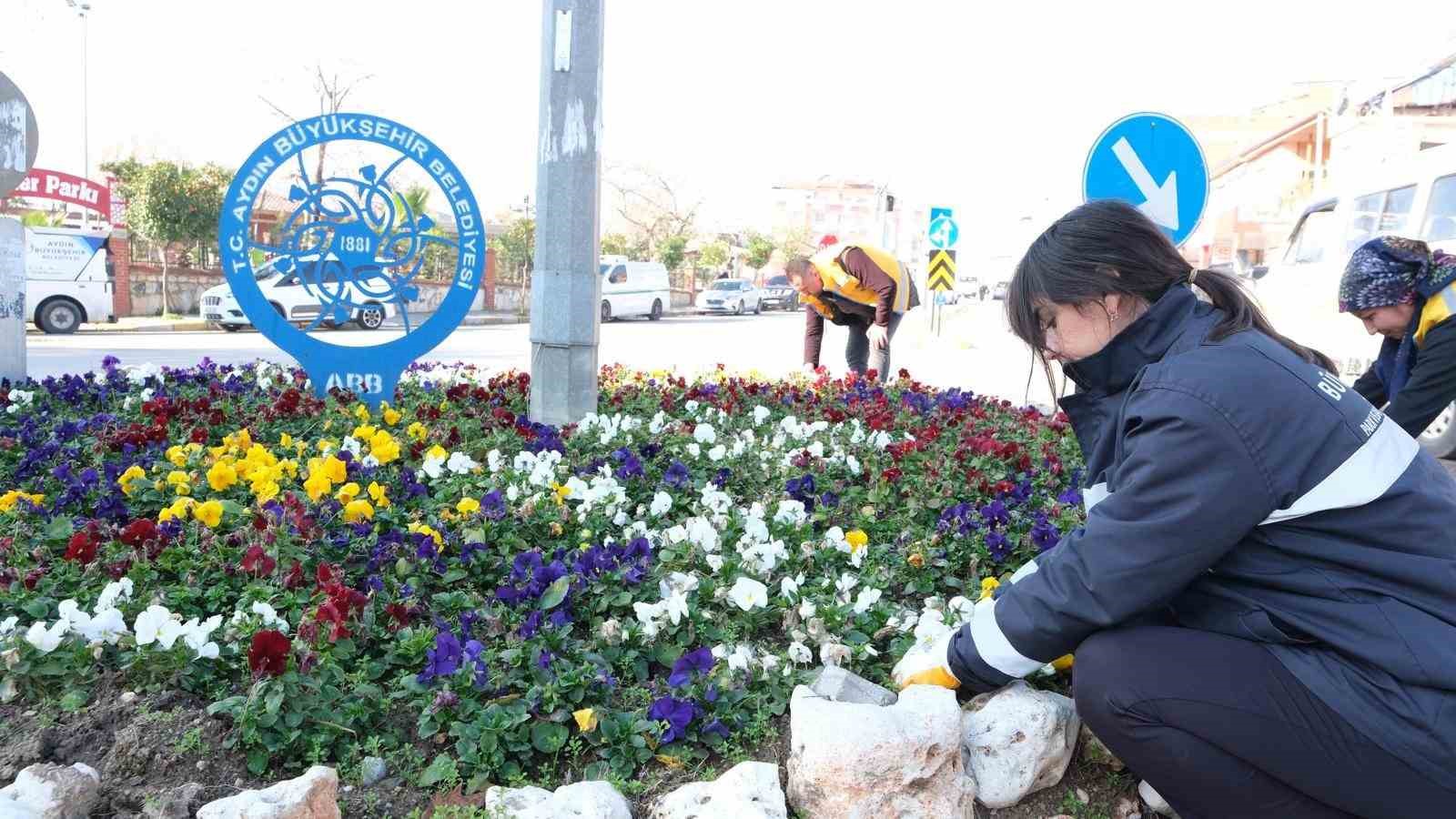 Büyükşehir, Nazilli’de çevre düzenleme çalışmalarına devam ediyor
