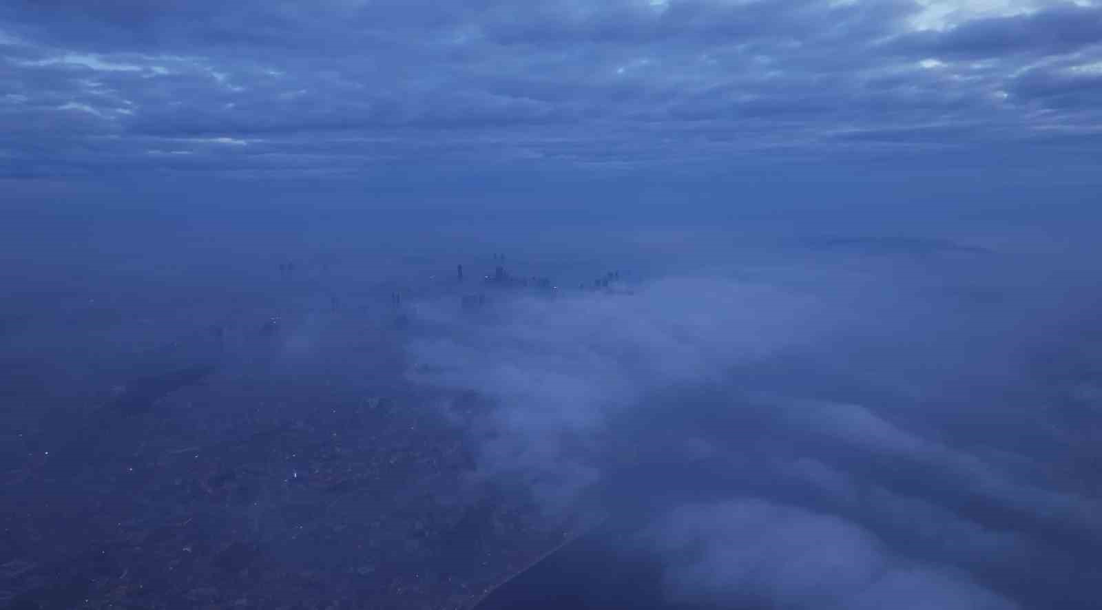 İstanbul’da gökdelenlerin sis içinde manzarası hayran bıraktı
