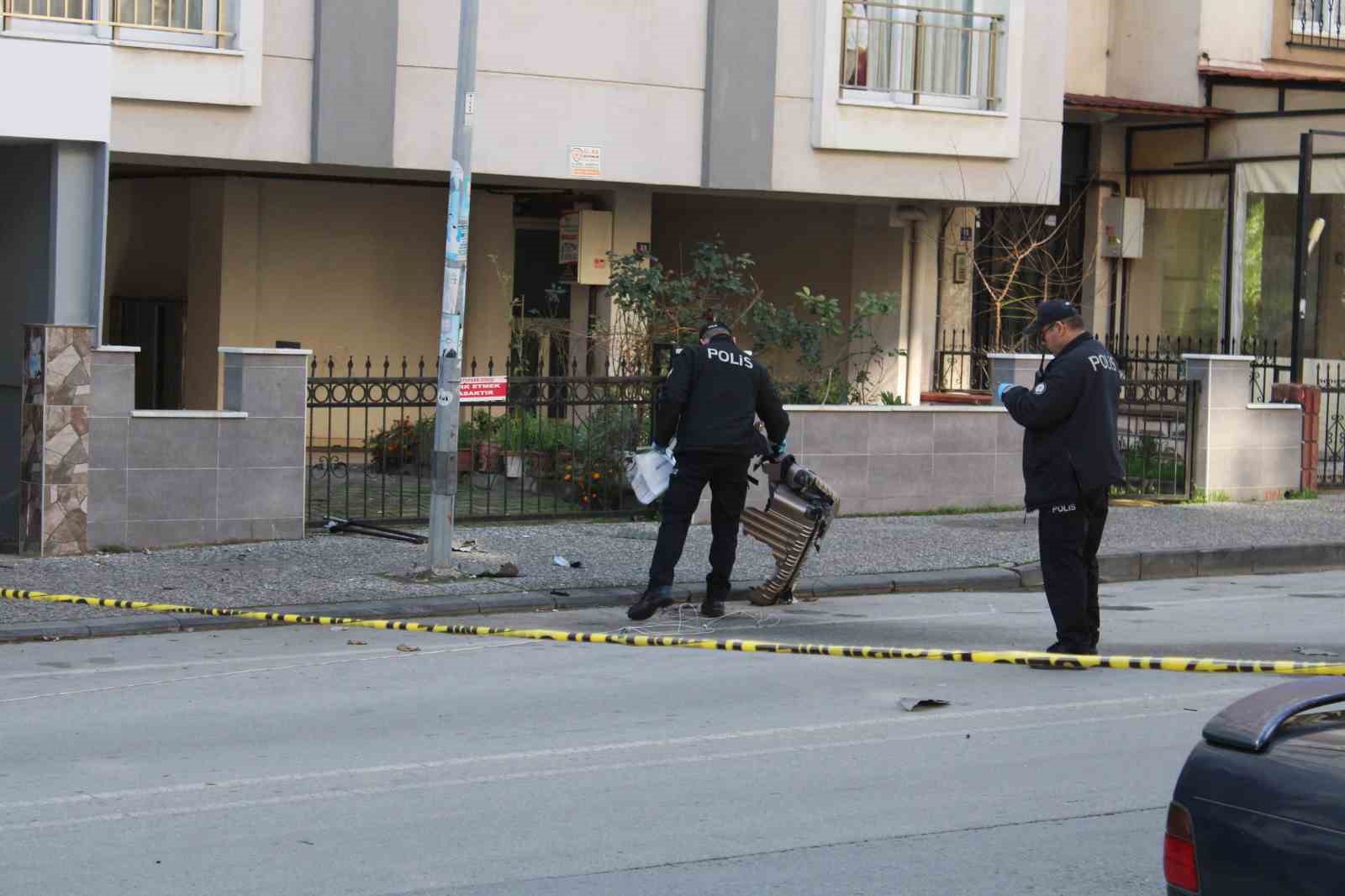 Yol kenarına bırakılan şüpheli valiz ekipleri harekete geçirdi
