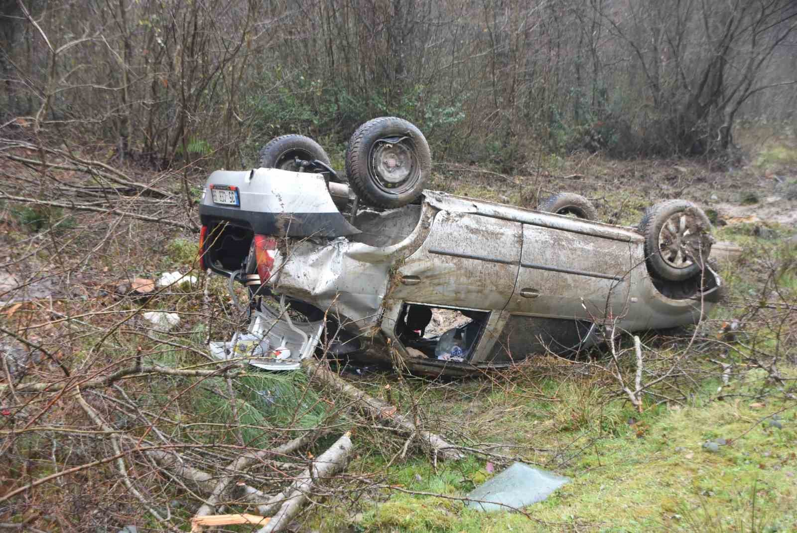 Sinop&rsquo;ta otomobil takla attı: 1&rsquo;i &ccedil;ocuk 5 yaralı

