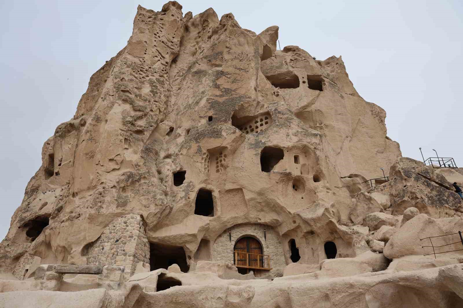 U&ccedil;hisar Kalesi&rsquo;nin ziyaret&ccedil;i sayısı yarım milyona yaklaştı
