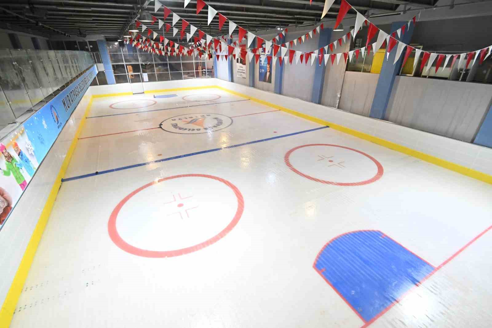 Muratpaşa Belediyesi’nin doğal buz pisti yeniden hizmete açılıyor