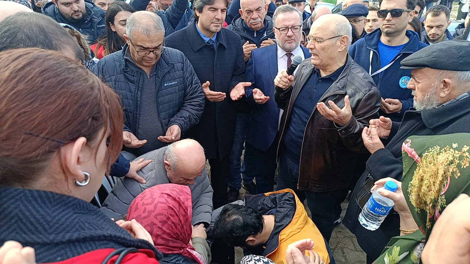 Otel yangınında &ouml;len anne kızın helalliğinde g&ouml;zyaşları sel oldu
