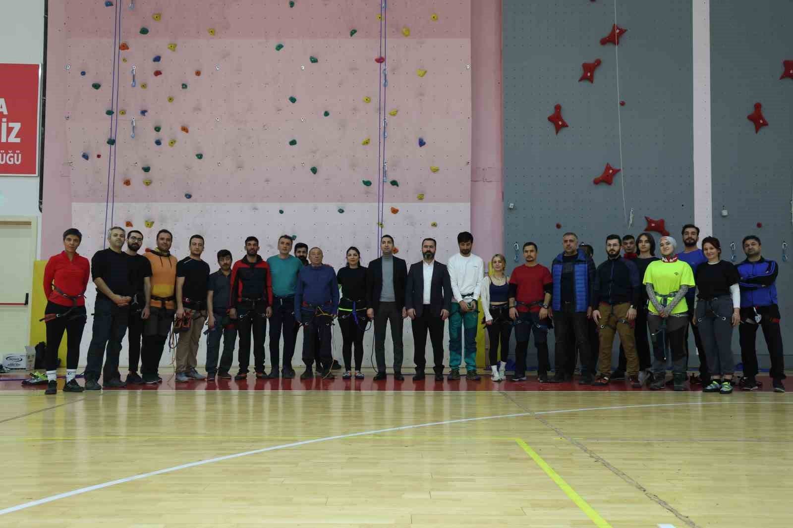 Elazığ tarihinde bir ilk: T&uuml;rkiye&rsquo;nin d&ouml;rt bir yanından sporcular Elazığ&rsquo;da buluştu
