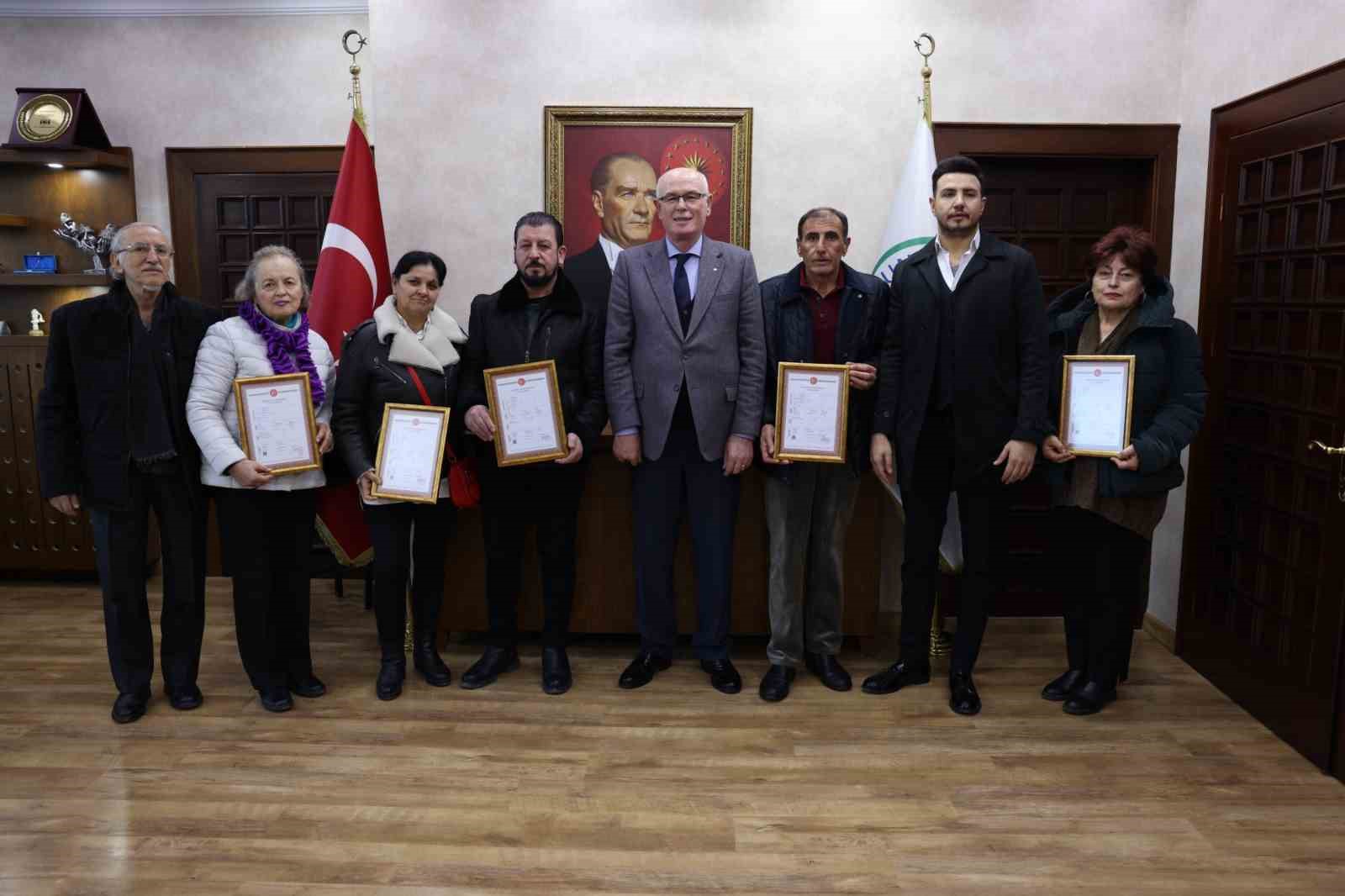 Başkan Kurt&rsquo;tan Karapınar Kentsel D&ouml;n&uuml;ş&uuml;m Projesi&rsquo;nde 6 daire sahibine tapu teslimi
