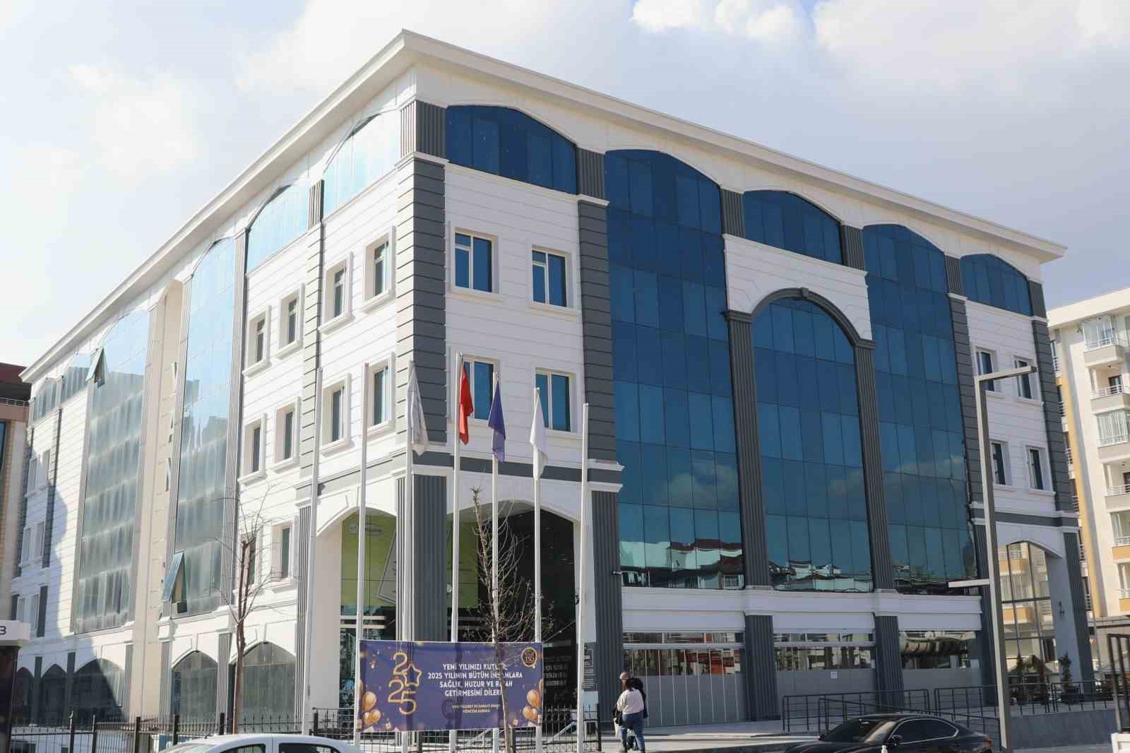 Van TSO: "Yılda en az 700 bin İranlının konakladığı Van’da konsolosluk hizmeti verilmesi gerekmektedir"