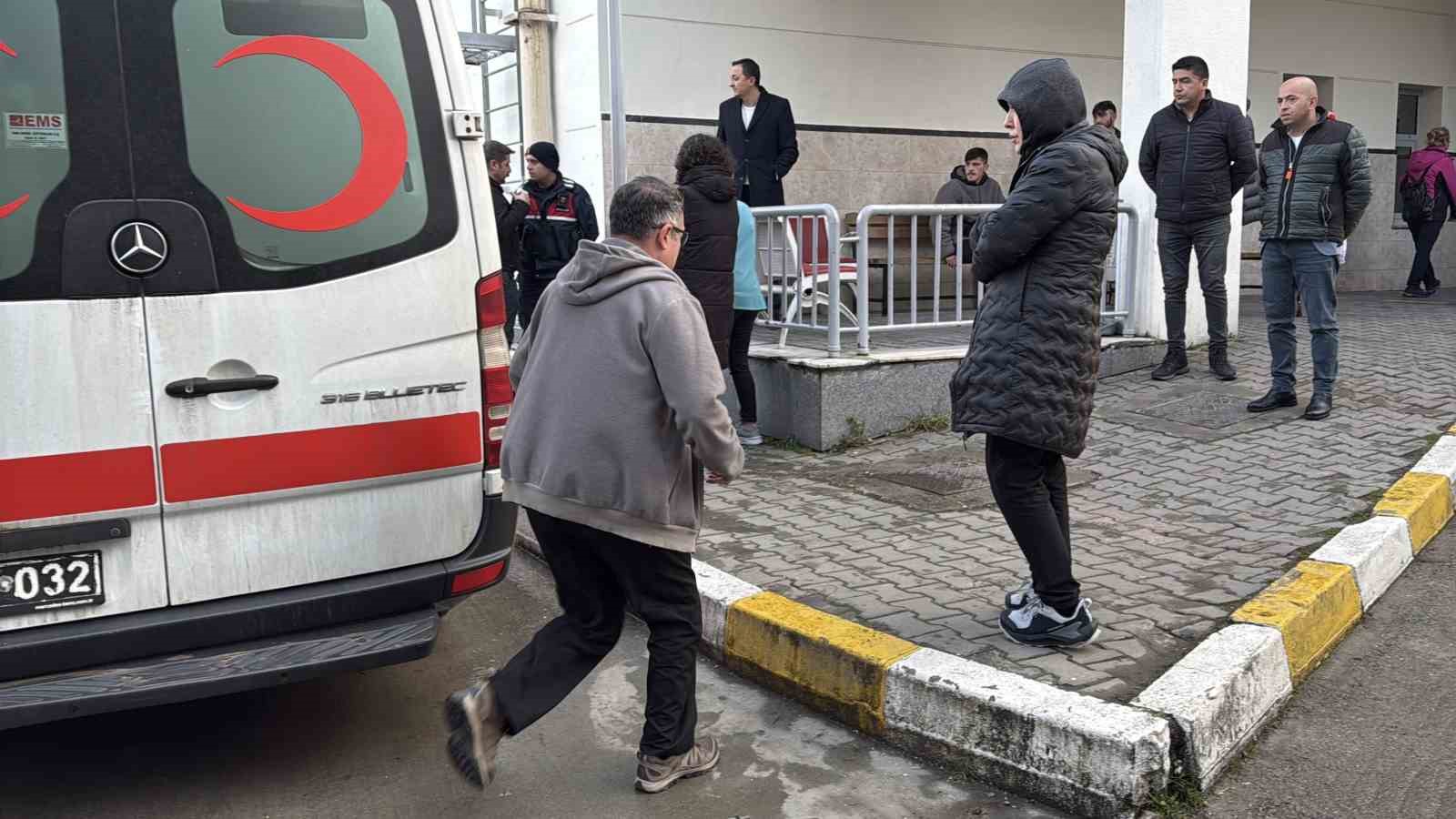 Otel yangınına ilişkin g&ouml;zaltına alınanlar sağlık kontrol&uuml; i&ccedil;in hastaneye getirildi
