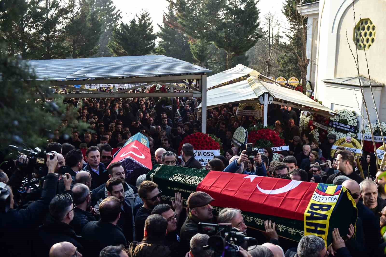 Otel yangınında hayatını kaybeden G&uuml;ng&ouml;r ailesi son yolculuğuna uğurlandı
