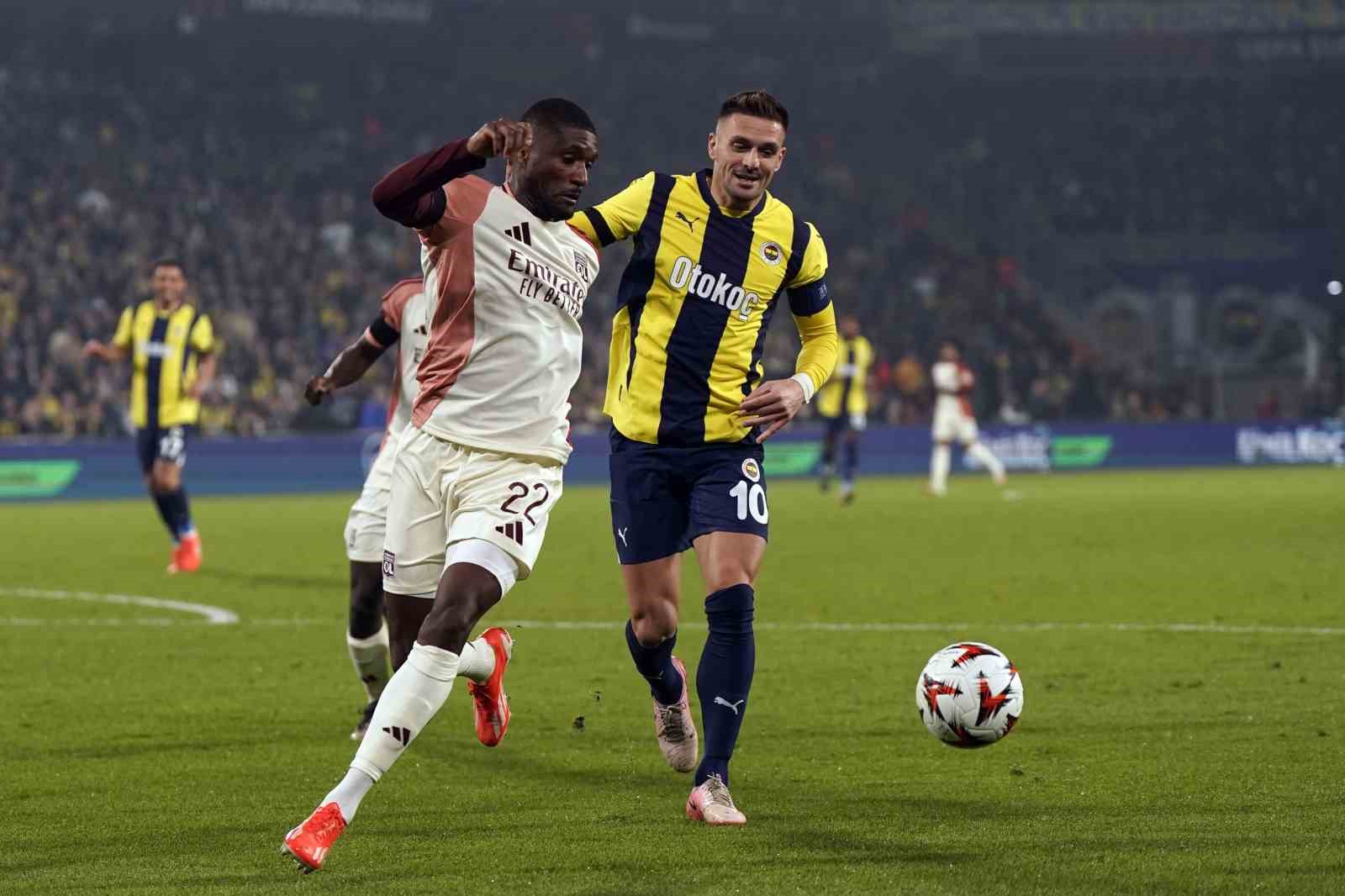 UEFA Avrupa Ligi: Fenerbahçe: 0 - Lyon: 0 (İlk yarı)