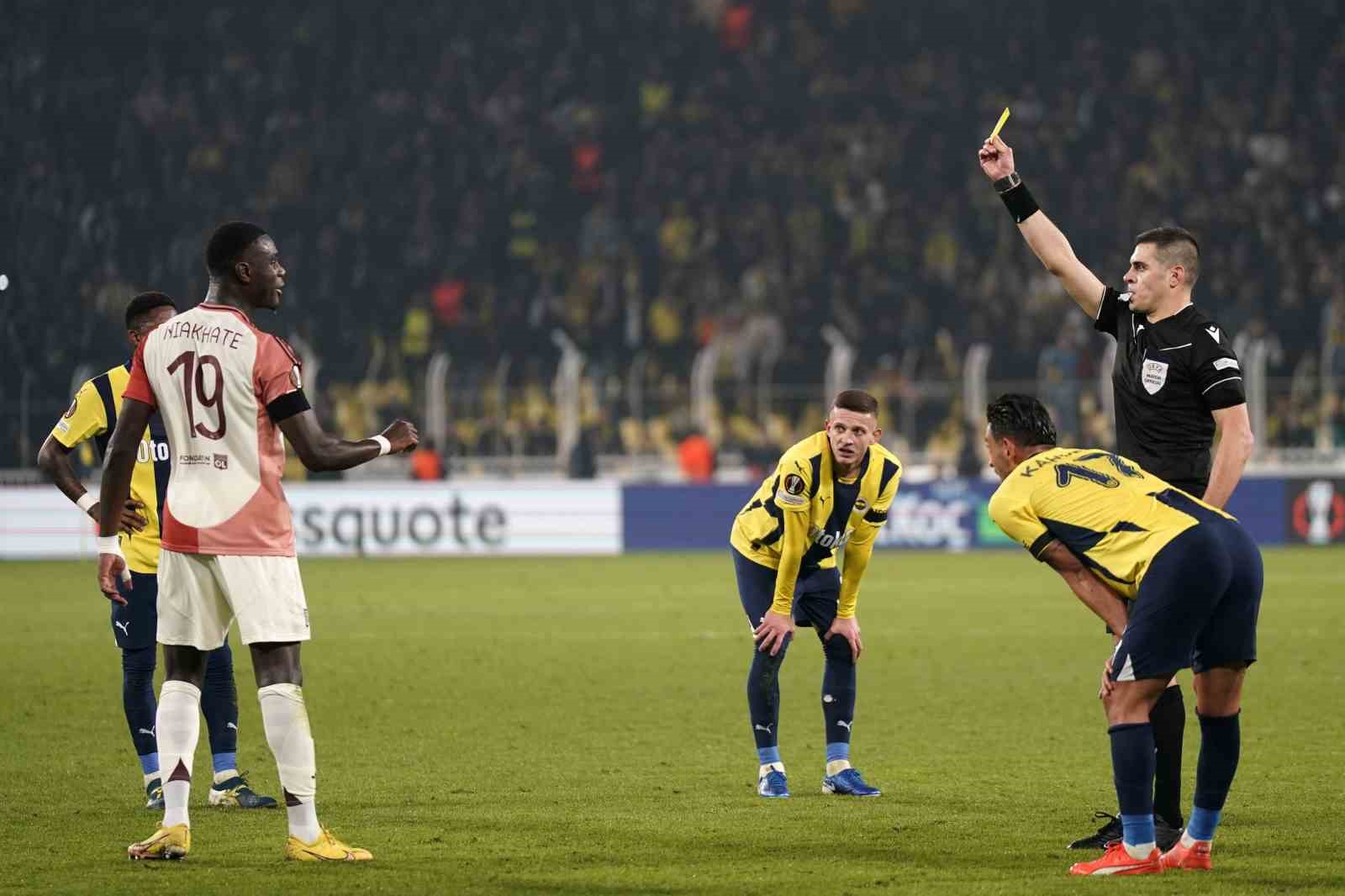 UEFA Avrupa Ligi: Fenerbahçe: 0 - Lyon: 0 (İlk yarı)
