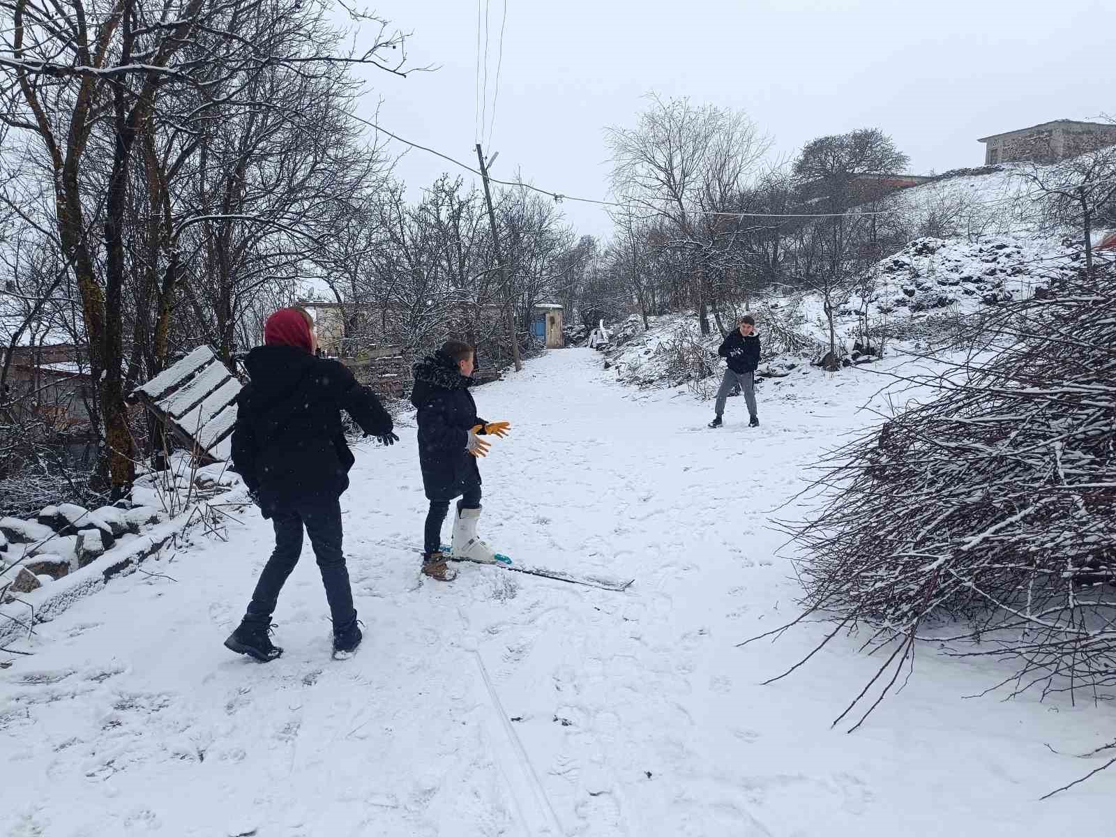 Tokat’ta yarıyıl tatili karla renklendi