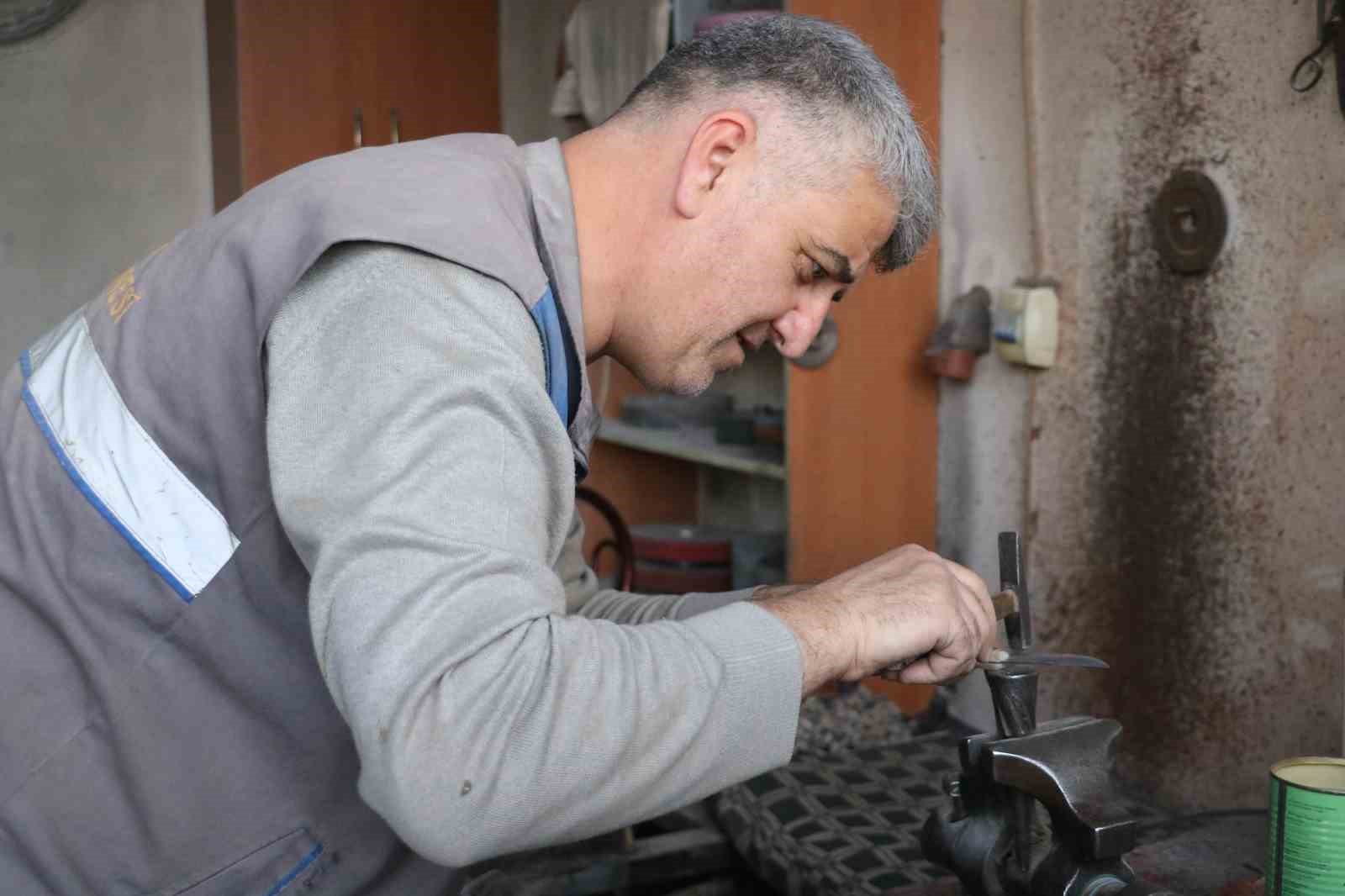 Destek kredisi de çare olmadı, Sivaslı kemik tarak ustası mesleği tamamen bırakıyor