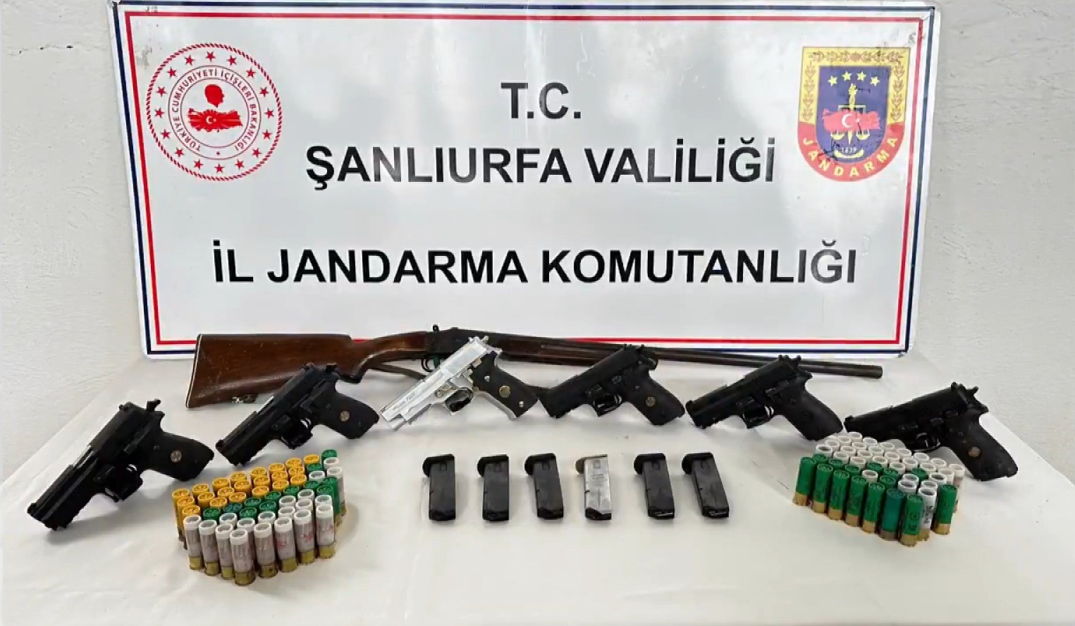 Şanlıurfa’da silah kaçakçılığı operasyonu: 9 gözaltı 6 Şanlıurfa’da silah kaçakçılığı operasyonu: 9 gözaltı
