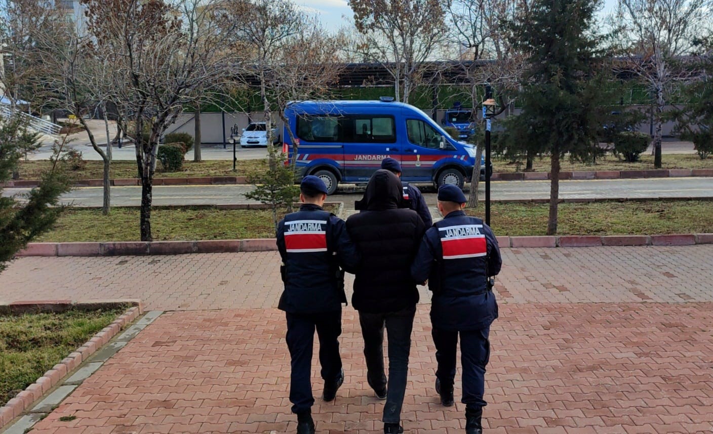 Aksaray’da 27 yıl hapis cezası olan uyuşturucu taciri yakalandı