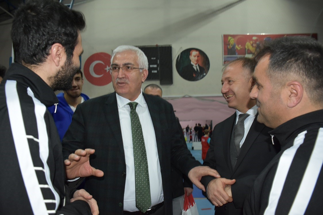 Filenin Dadaşları&rsquo;na Milletvekili &Ouml;z&rsquo;den tebrik
