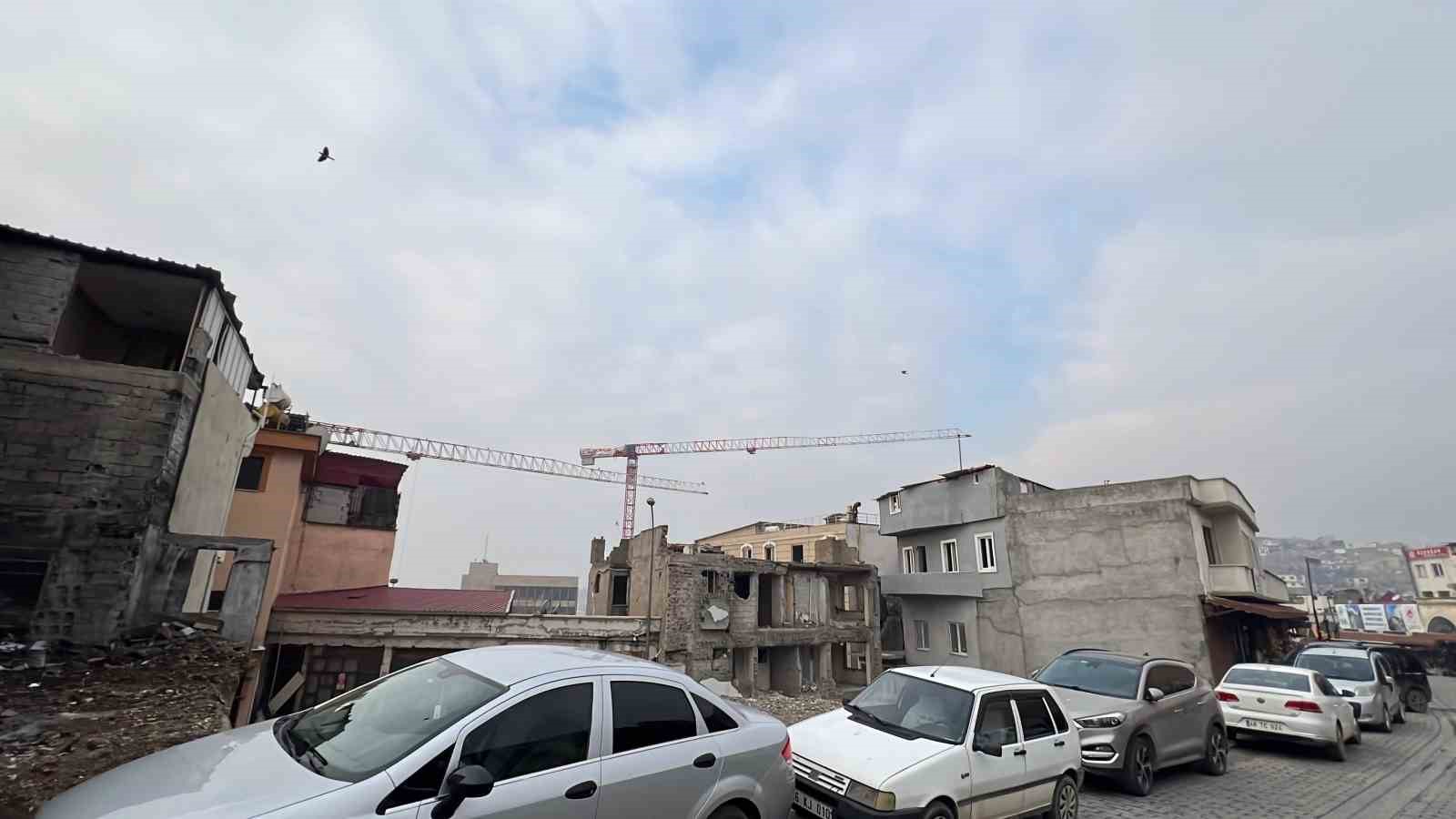 Depremde hasar alan 75 iş yeri yenilenecek
