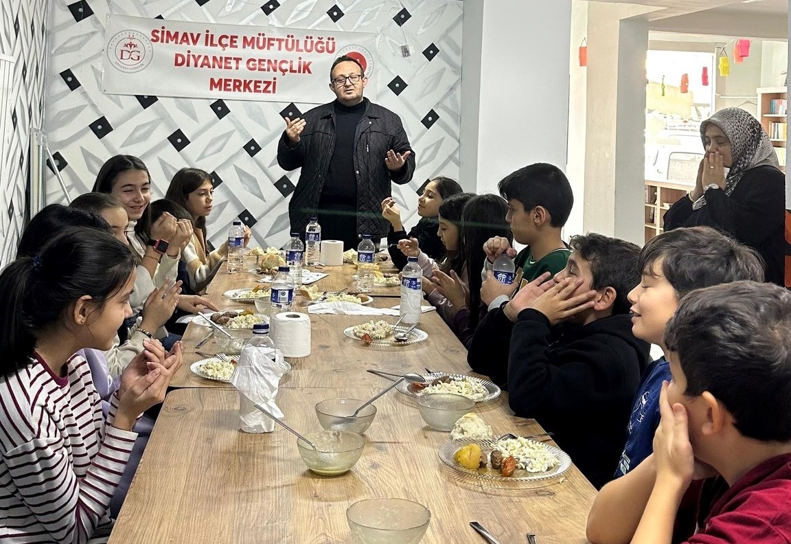 Simav’da ortaokul öğrencilerine yönelik “Gençliğe Değer Ara Dönem Kampı” başladı