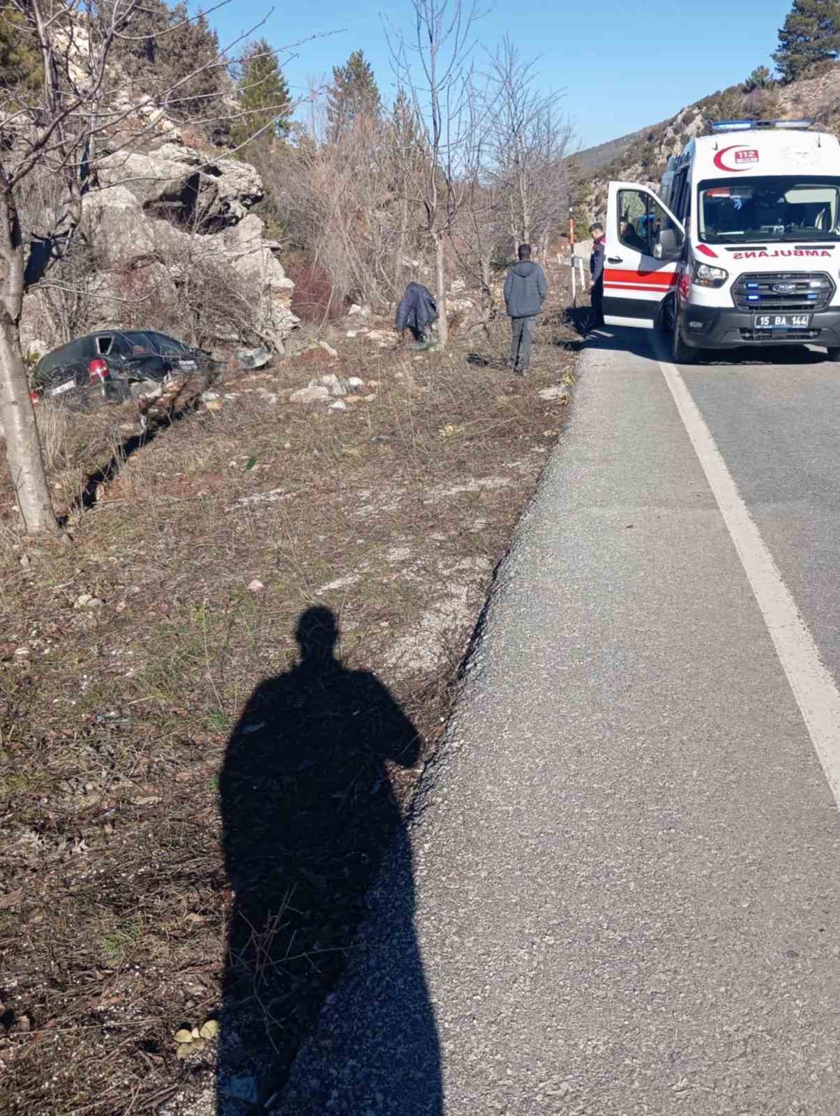 Burdur’da kontrolden çıkan otomobil şarampole devrildi: 1 yaralı