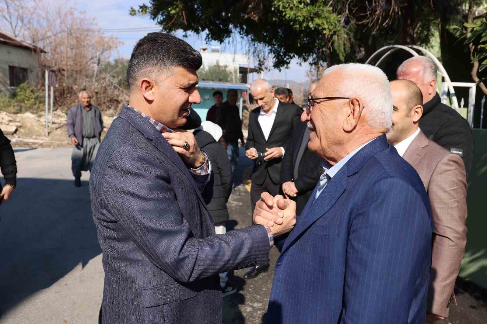 Şener: &quot;Mahallelerimizin gelişmesi için hızla çalışıyoruz&quot;