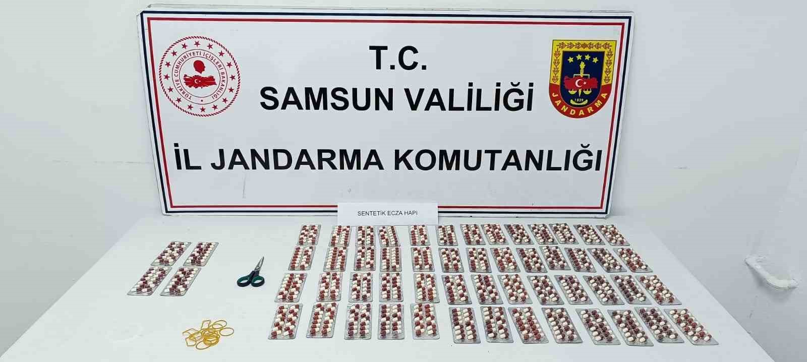 Samsun’da 2 kişi 784 adet uyuşturucu hapla yakalandı