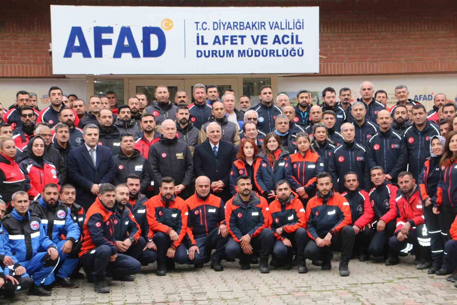 Diyarbakır’da 217 AFAD personeli peç taktı
