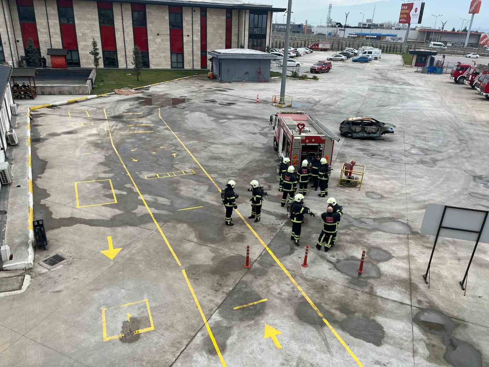 Kocaeli Büyükşehir İtfaiyesi’nden AKUT’a eğitim