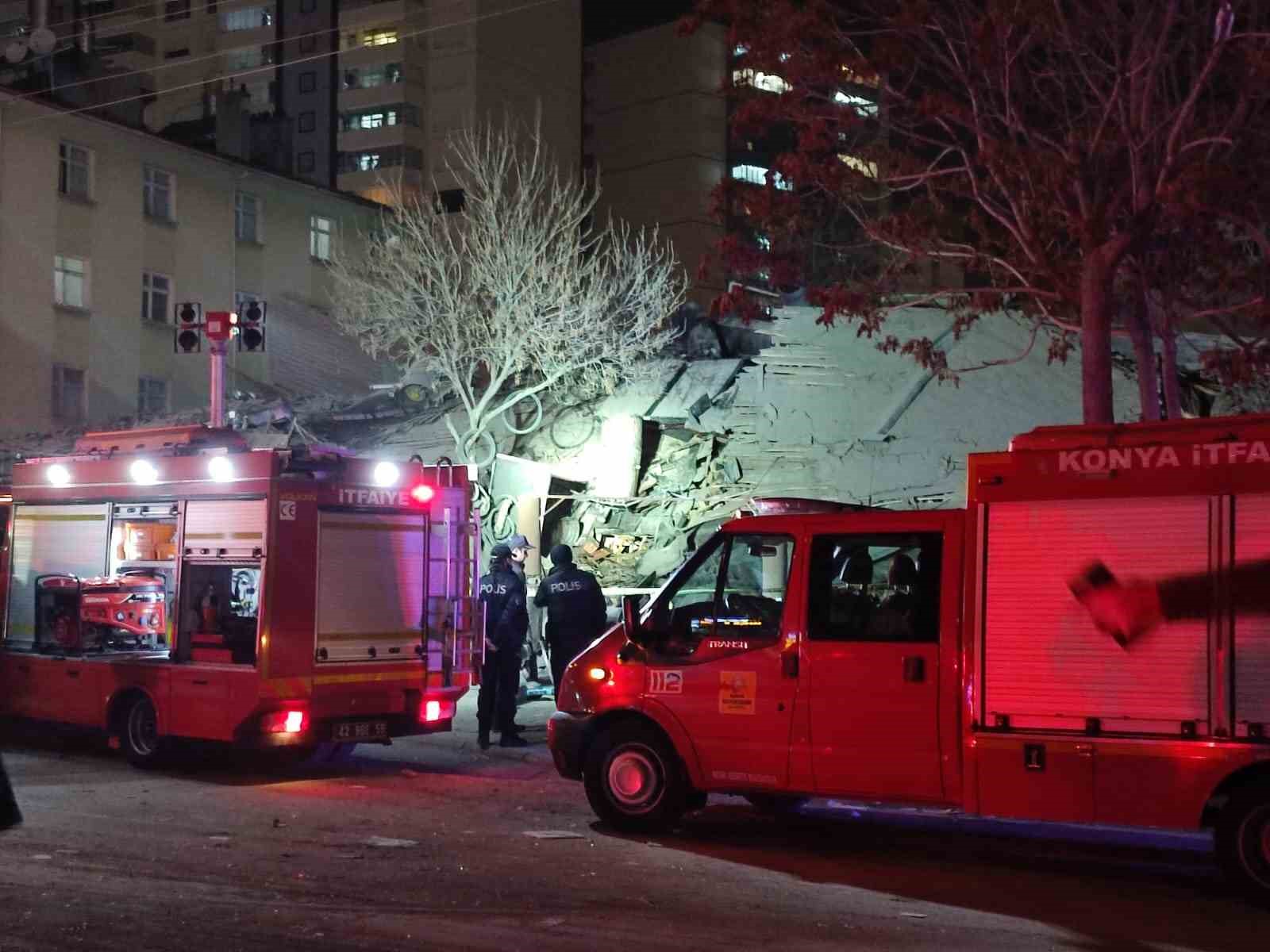 Konya’da 4 katlı bina çöktü