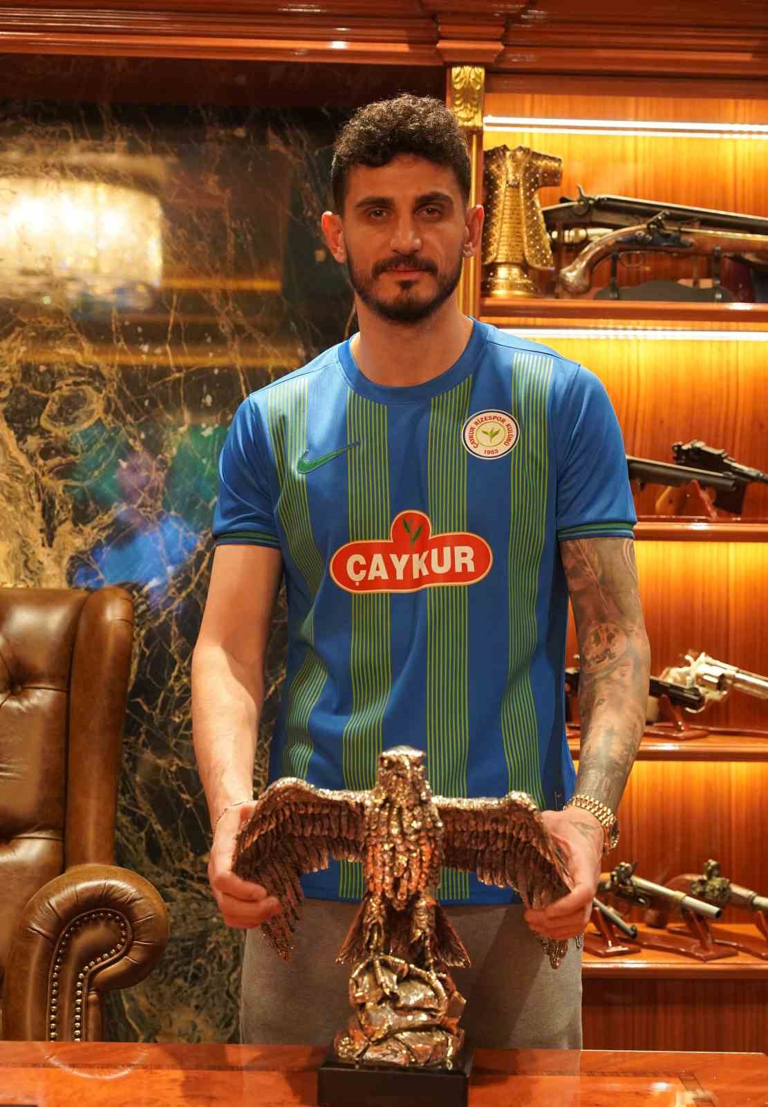 Çaykur Rizespor, Samet Akaydin’i renklerine bağladı