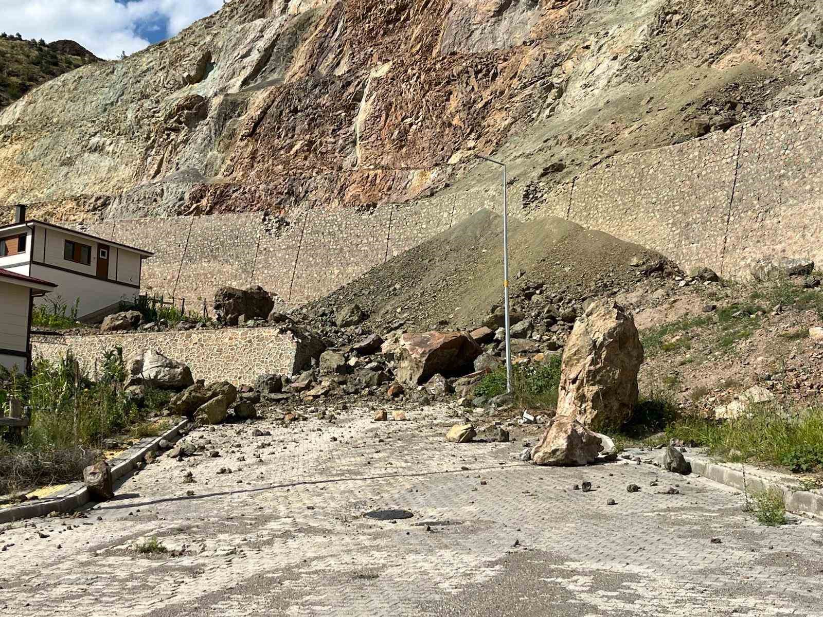 AK Partili &Ccedil;elik heyelanlara dikkat &ccedil;ekti
