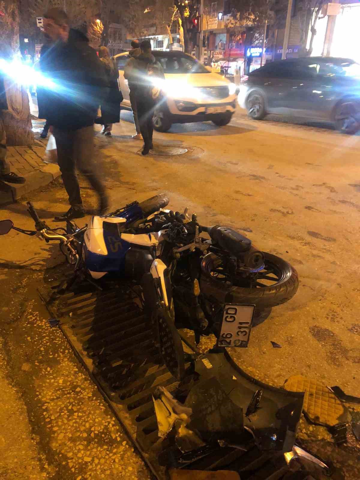 Bilecik&rsquo;te otomobil ile motosikletin &ccedil;arpıştı; 1 kişi yaralandı
