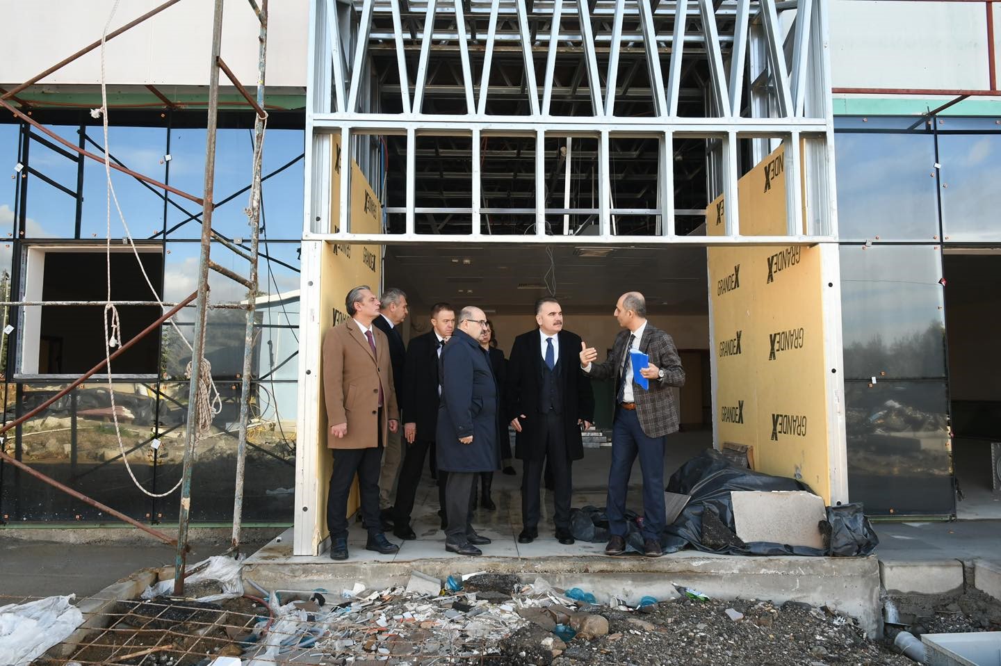 Vali İsmail Ustaoğlu Edremit&rsquo;te incelemelerde bulundu
