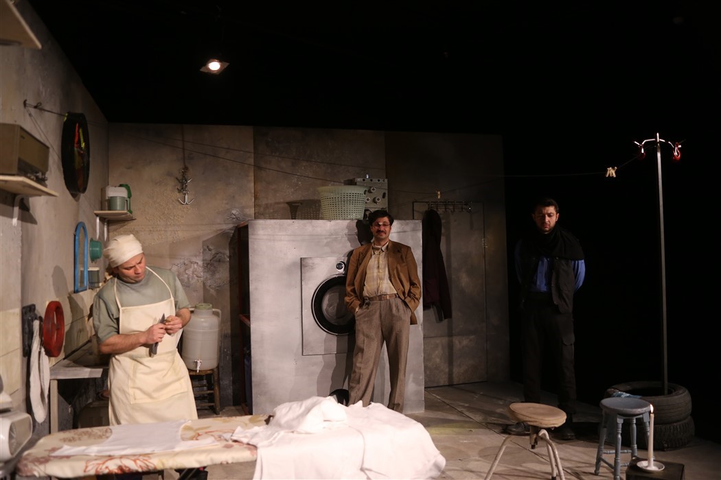 Van Devlet Tiyatrosu 2. sahnesini &lsquo;Maskeliler&rsquo; oyunu ile a&ccedil;tı
