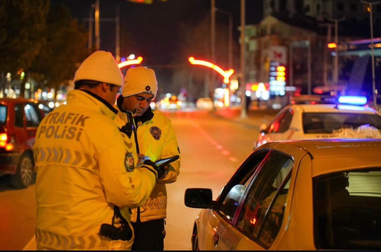 Isparta&rsquo;da 1 saatlik denetimde 7 ara&ccedil; trafikten men edildi
