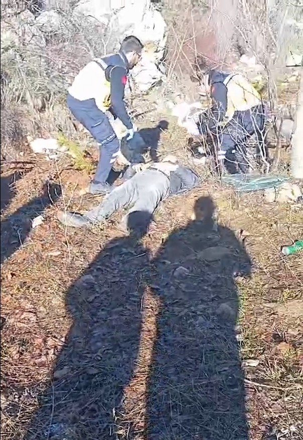 Burdur&rsquo;da kontrolden &ccedil;ıkan otomobil şarampole devrildi: 1 yaralı
