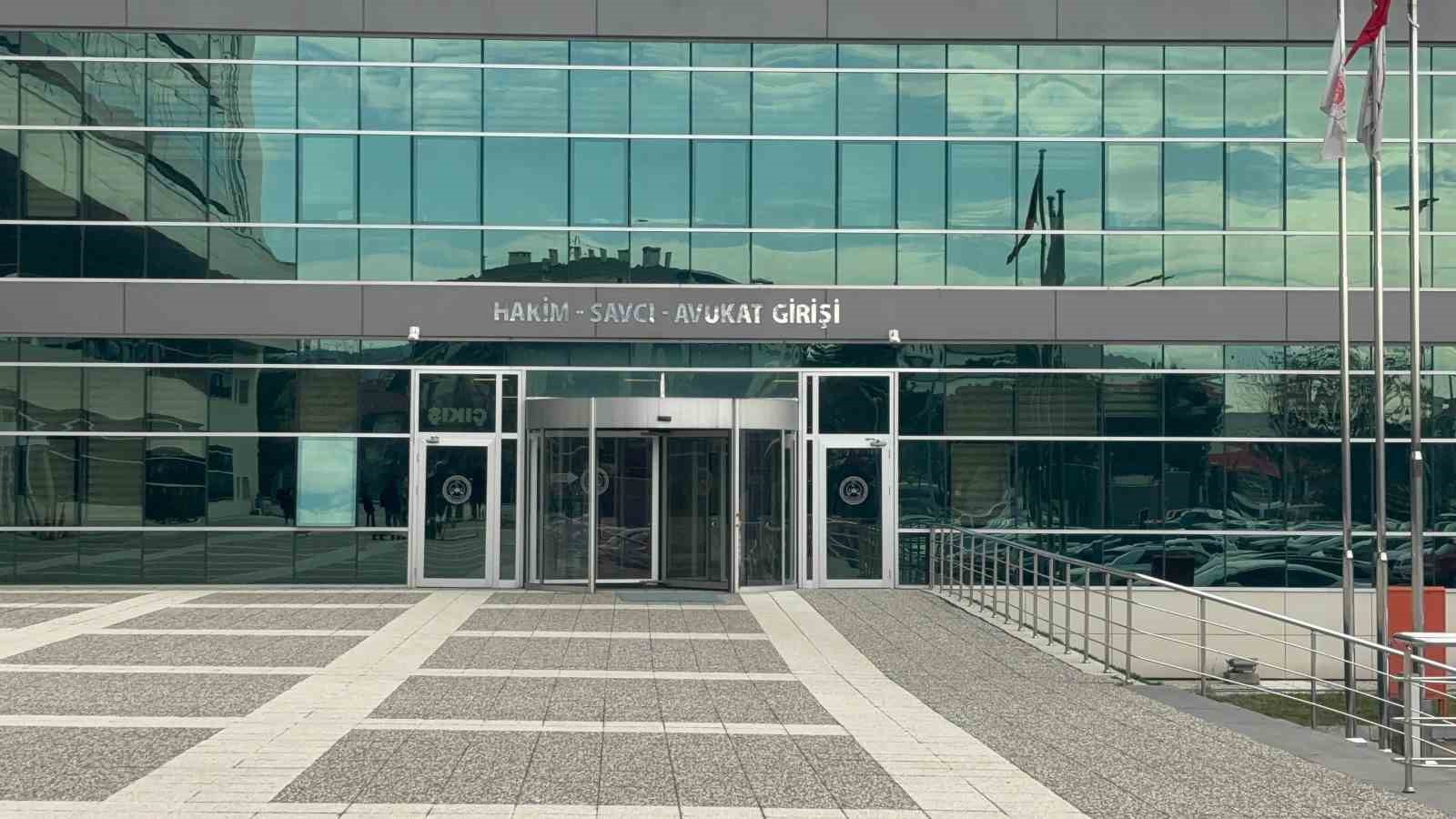 Otel yangınına ilişkin g&ouml;zaltına alınanlar adliyeye sevk edildi

