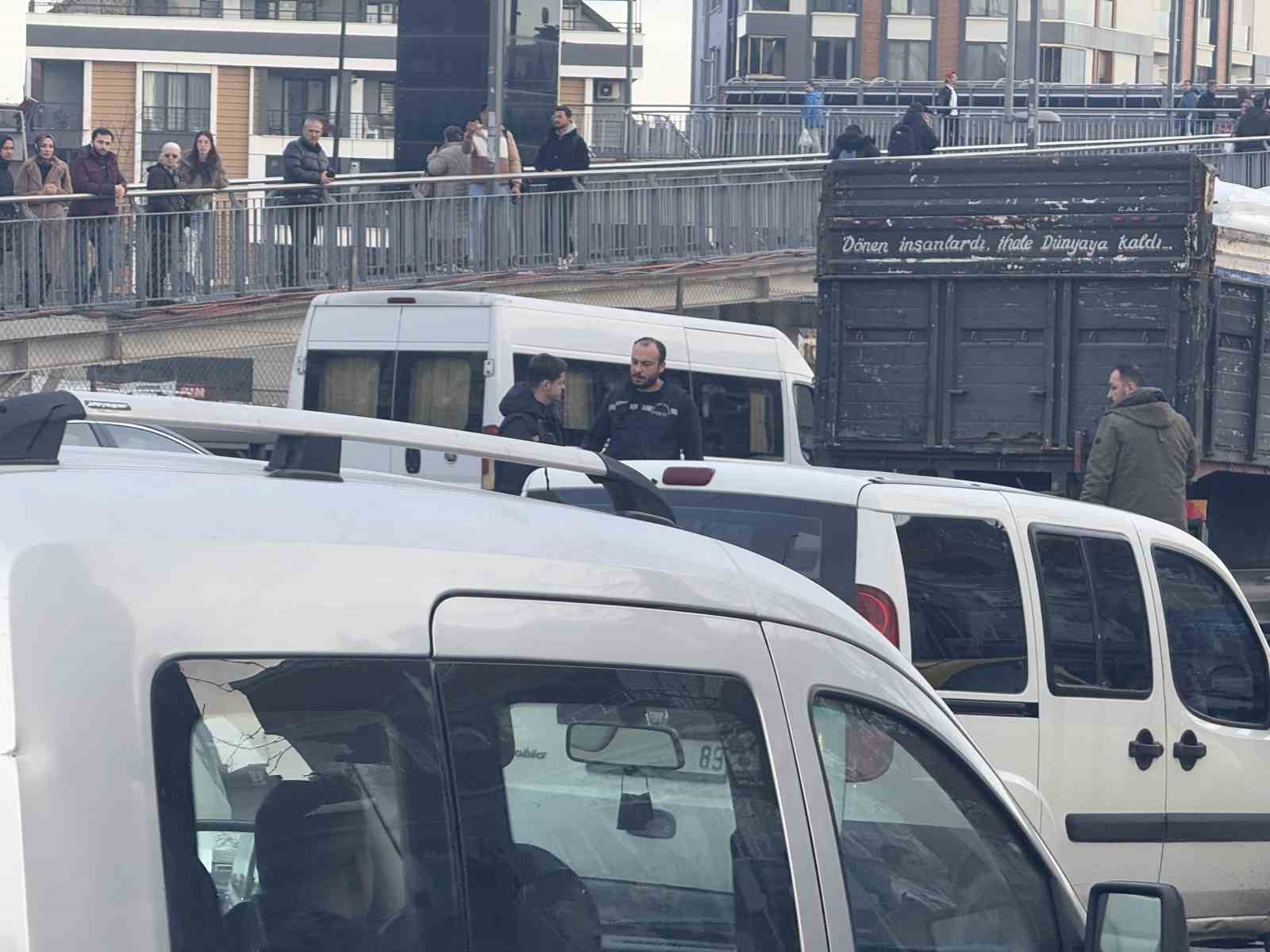 Avcılar&rsquo;da E-5&rsquo;te &ouml;l&uuml;ml&uuml; motosiklet kazası
