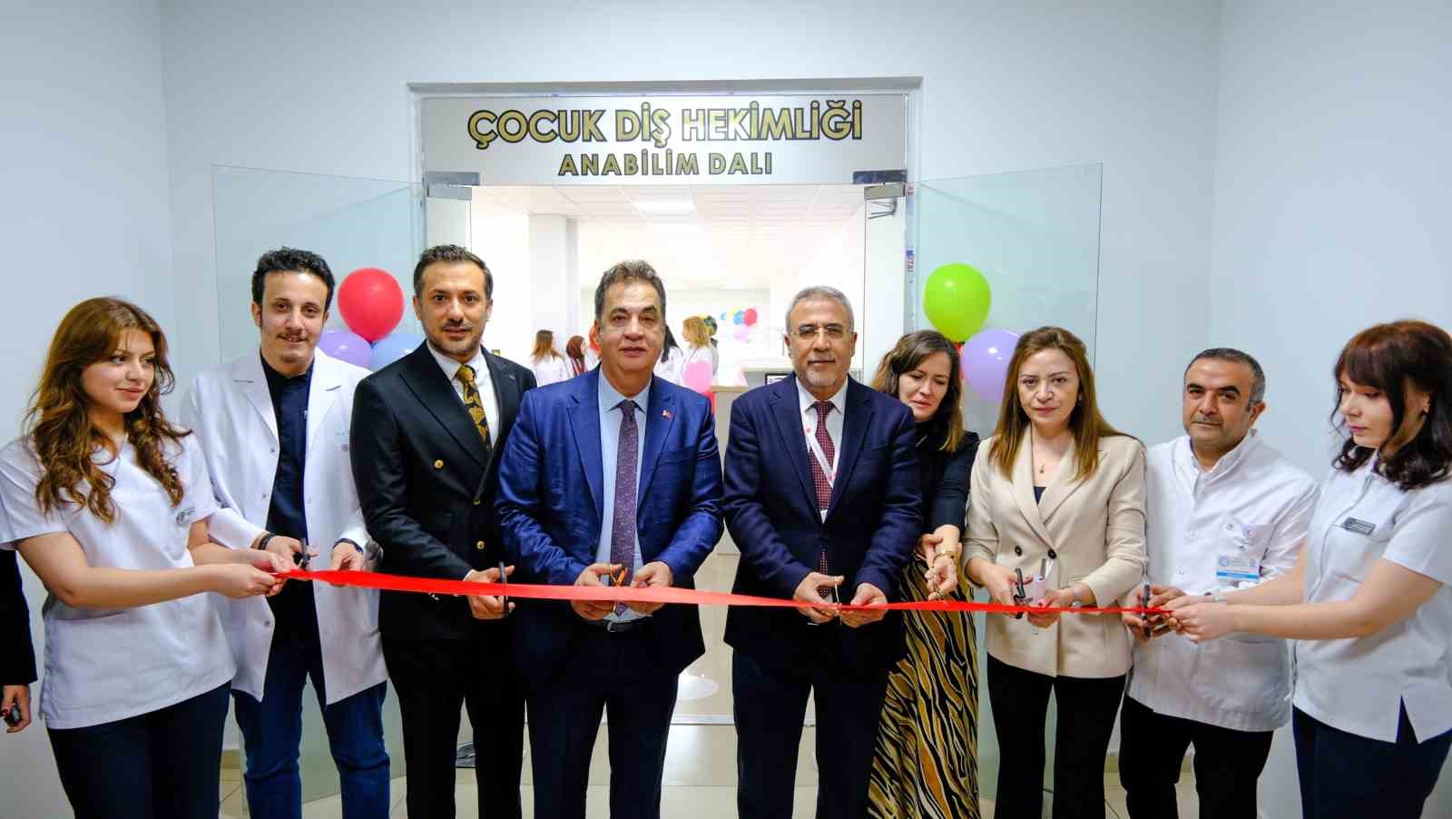 Sivas Cumhuriyet &Uuml;niversitesi&rsquo;nde yeni klinik ve dersliklerin a&ccedil;ılışı ger&ccedil;ekleştirildi
