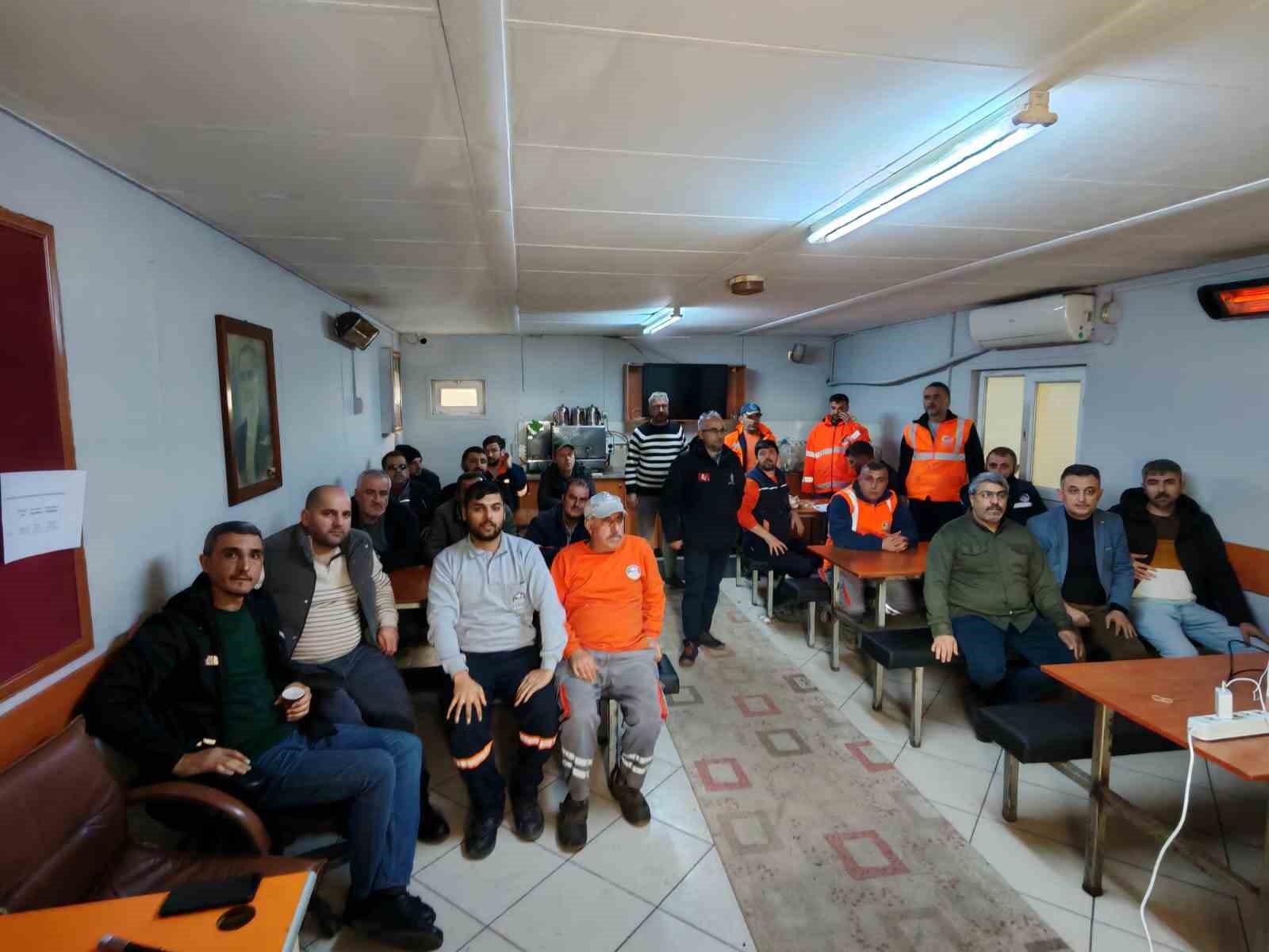 K&ouml;rfez Belediyesi&rsquo;nde afet eğitimi verildi
