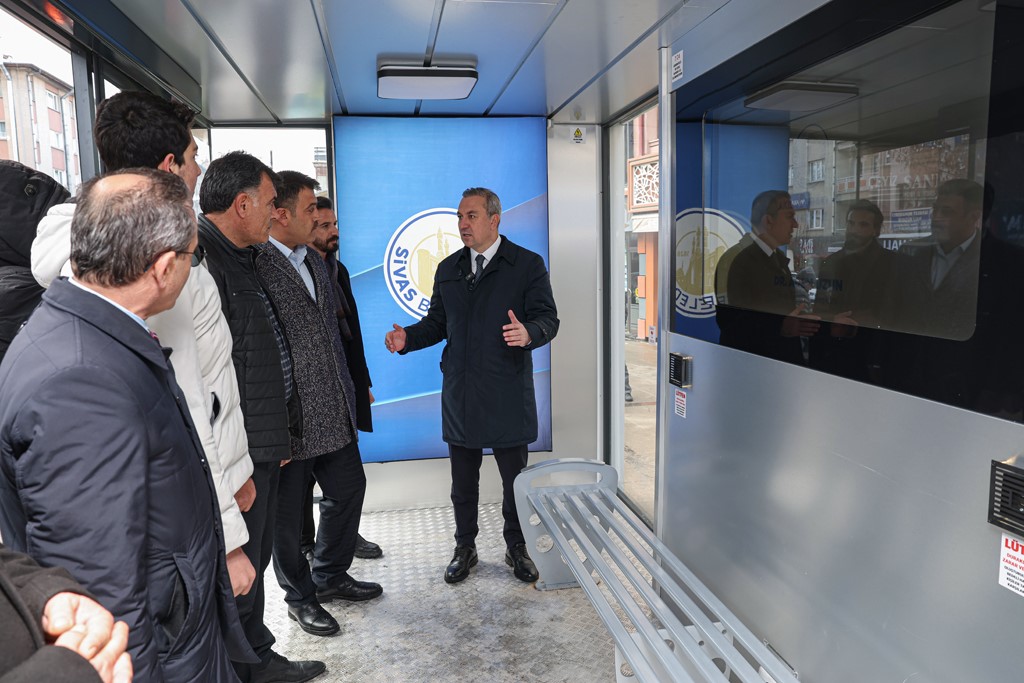 Sivas’ta yeni akıllı ve kapalı duraklar hizmete sunuldu