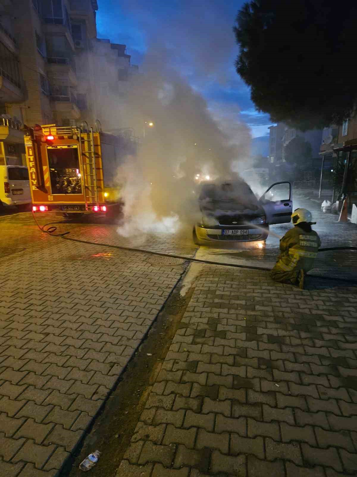 Balıkesir’de seyir halindeki iki araçta yangın çıktı
