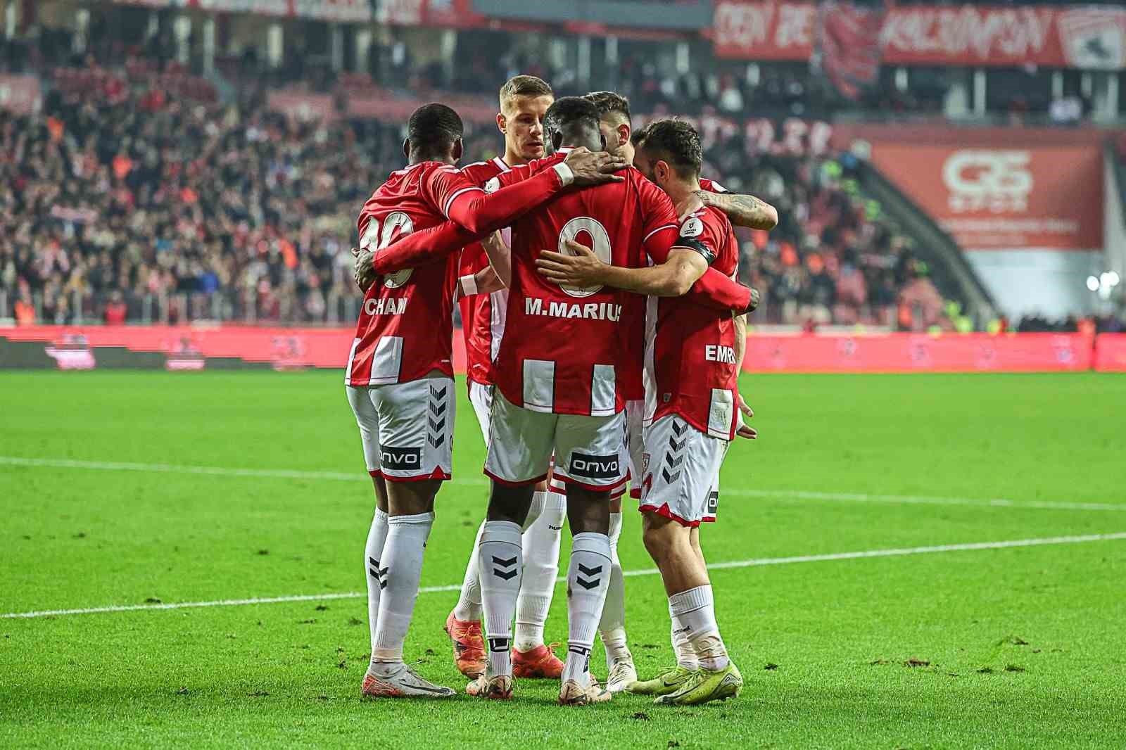 Trendyol Süper Lig: Samsunspor: 1 - Gaziantep FK: 0 (İlk yarı)
