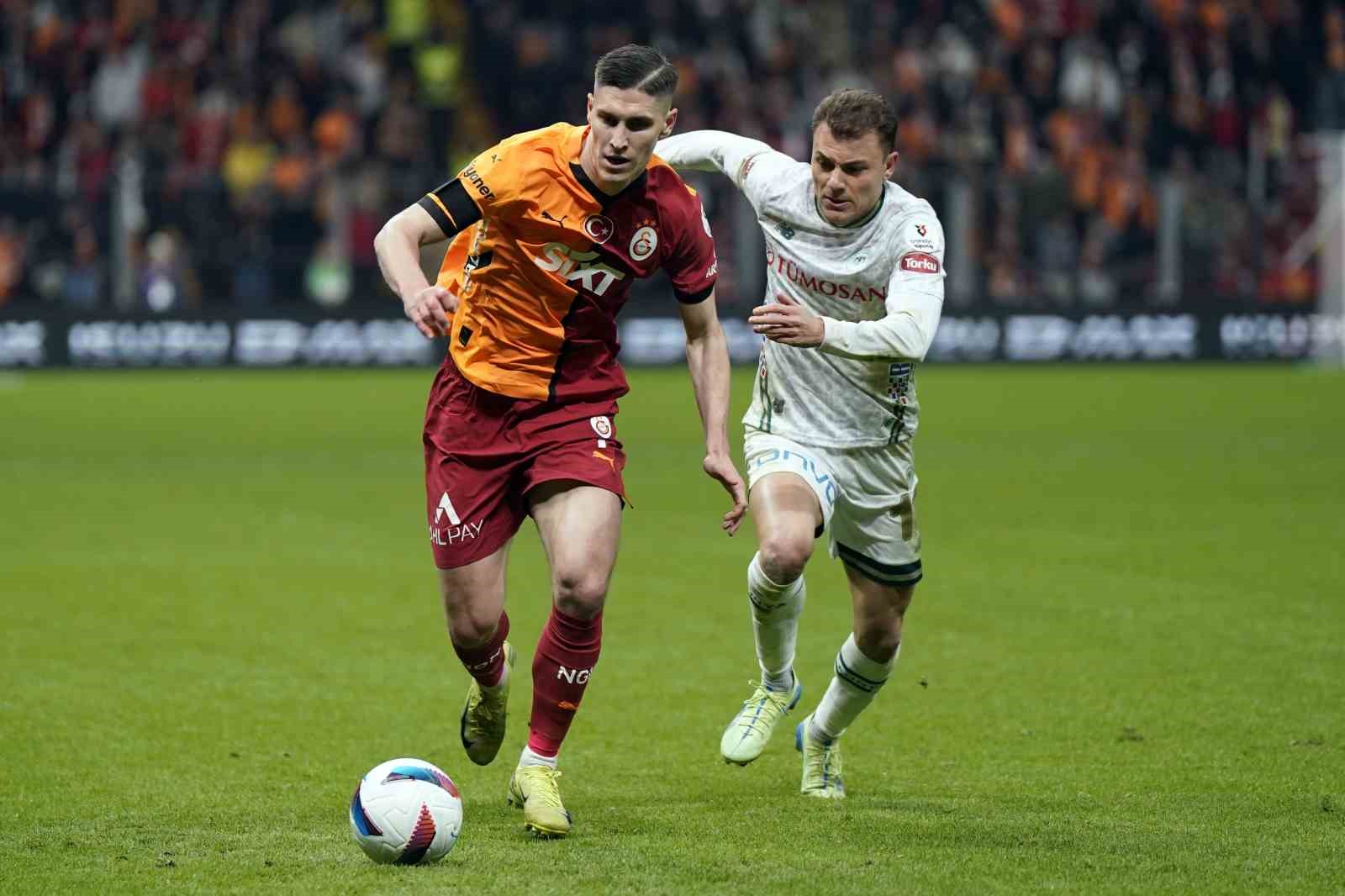 Trendyol Süper Lig: Galatasaray: 1 - Konyaspor: 0 (İlk yarı)