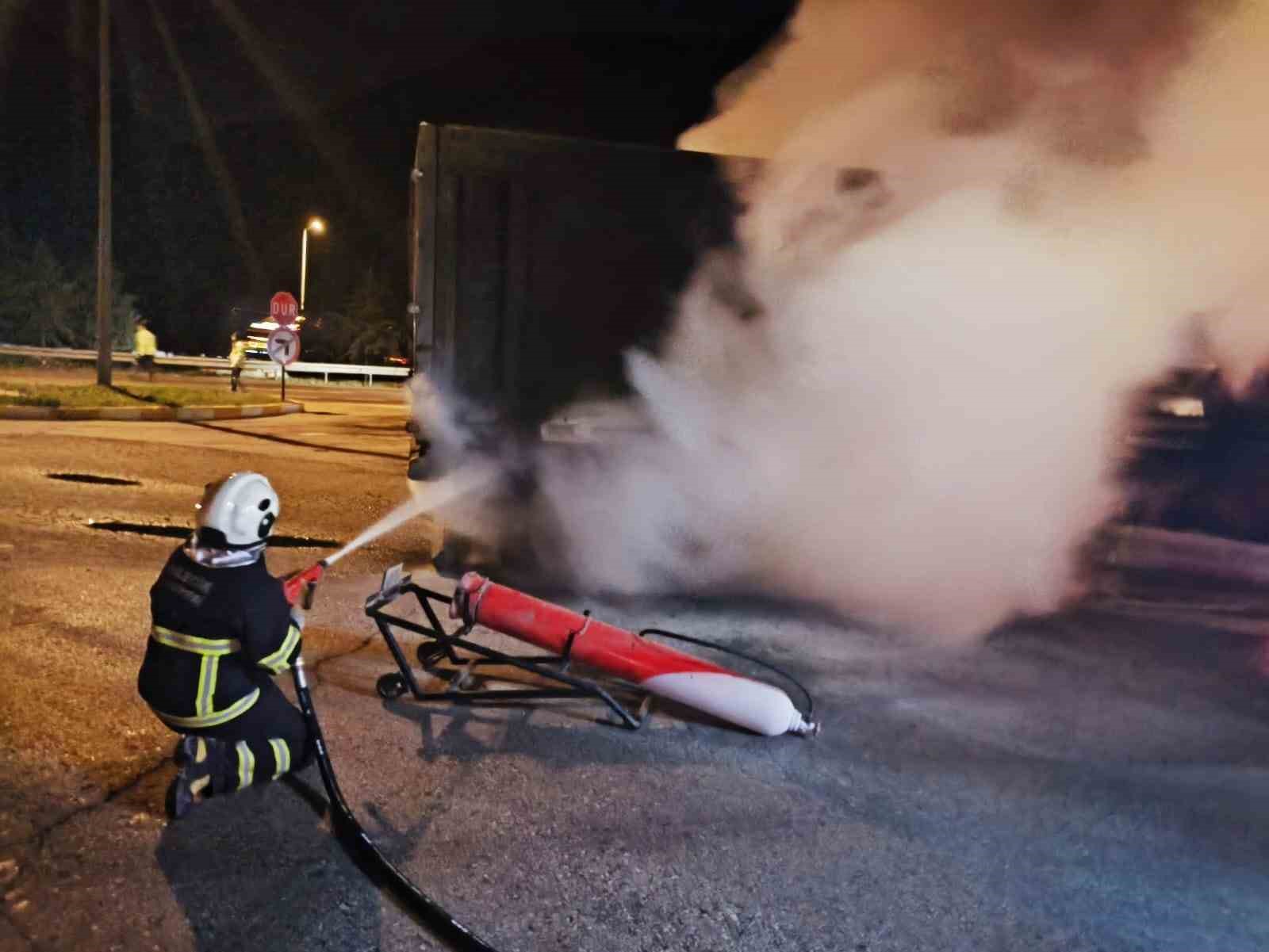 Yanan kamyon paniğe neden oldu
