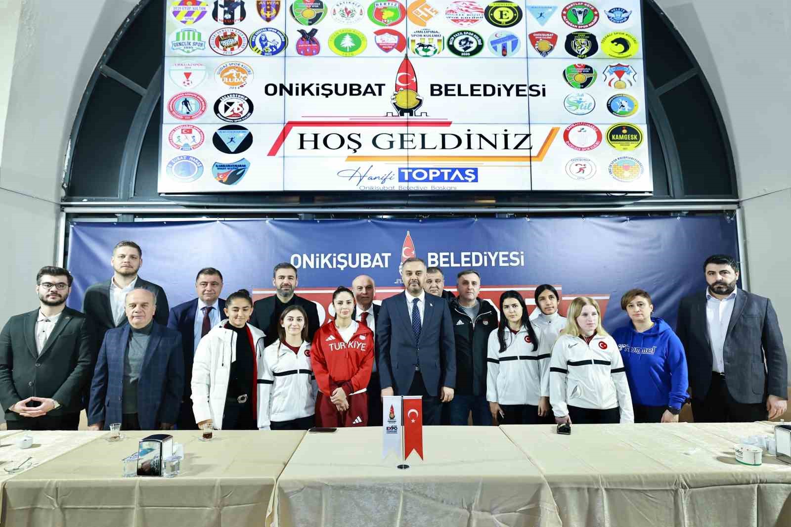 Başkan Toptaş&rsquo;tan 48 spor kul&uuml;b&uuml;ne 1,5 milyon liralık dev destek
