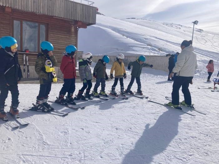 Hakkari’de geleceğin kayakçıları yetiştiriliyor