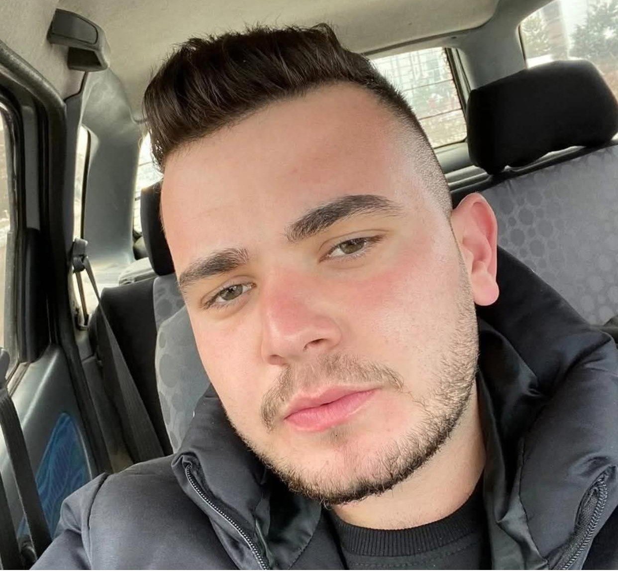 Karaman&rsquo;da kaldırımda beklerken silahlı saldırıya uğrayan şahıs &ouml;ld&uuml;
