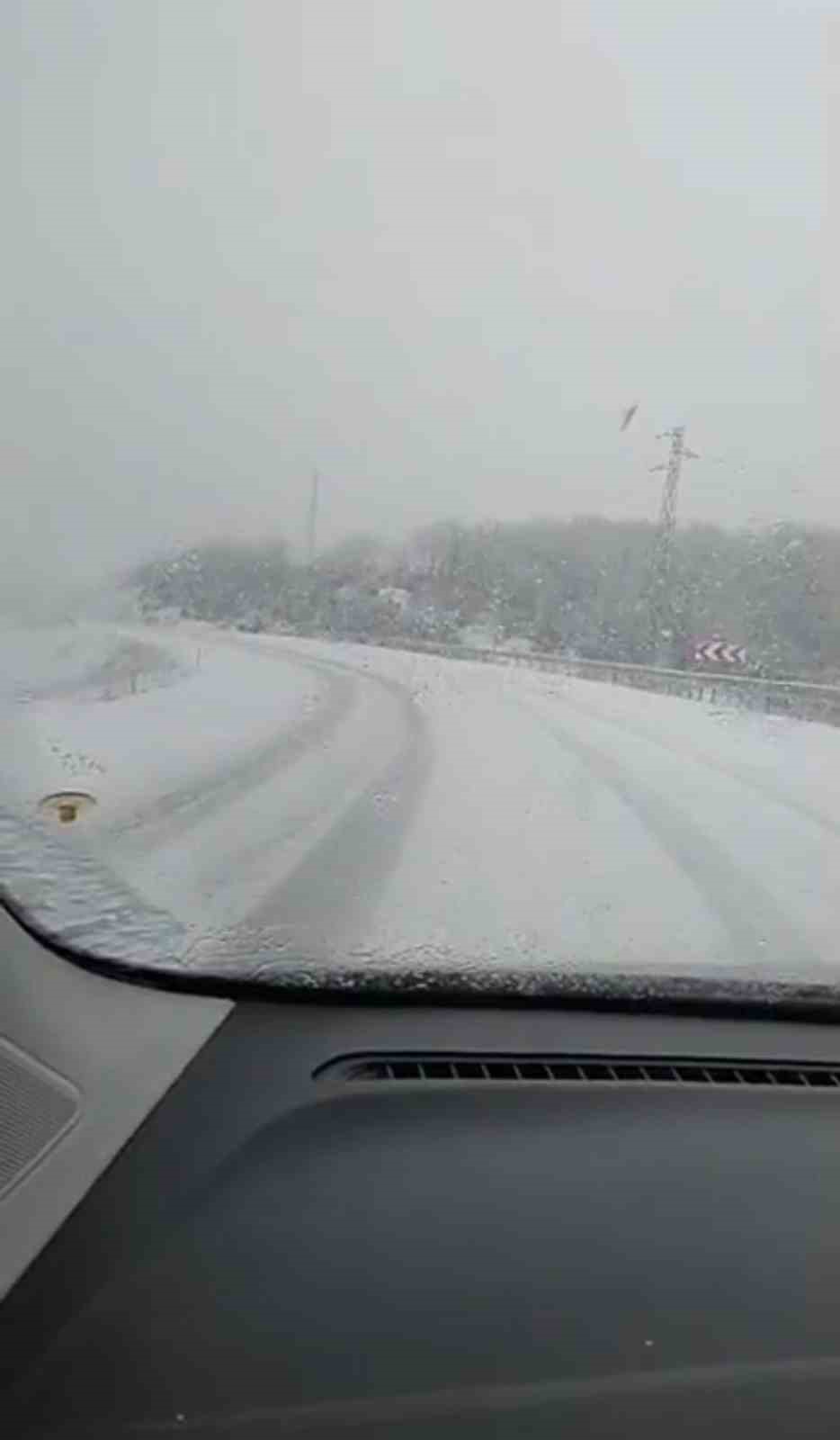 Eskişehir’de kar yağışı sürücüleri zaman zaman zor durumda bıraktı