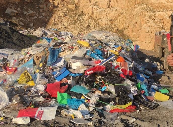 DEM&rsquo;li Artuklu Belediyesi ka&ccedil;ak &ccedil;&ouml;p d&ouml;kerken su&ccedil; &uuml;st&uuml; yakalandı
