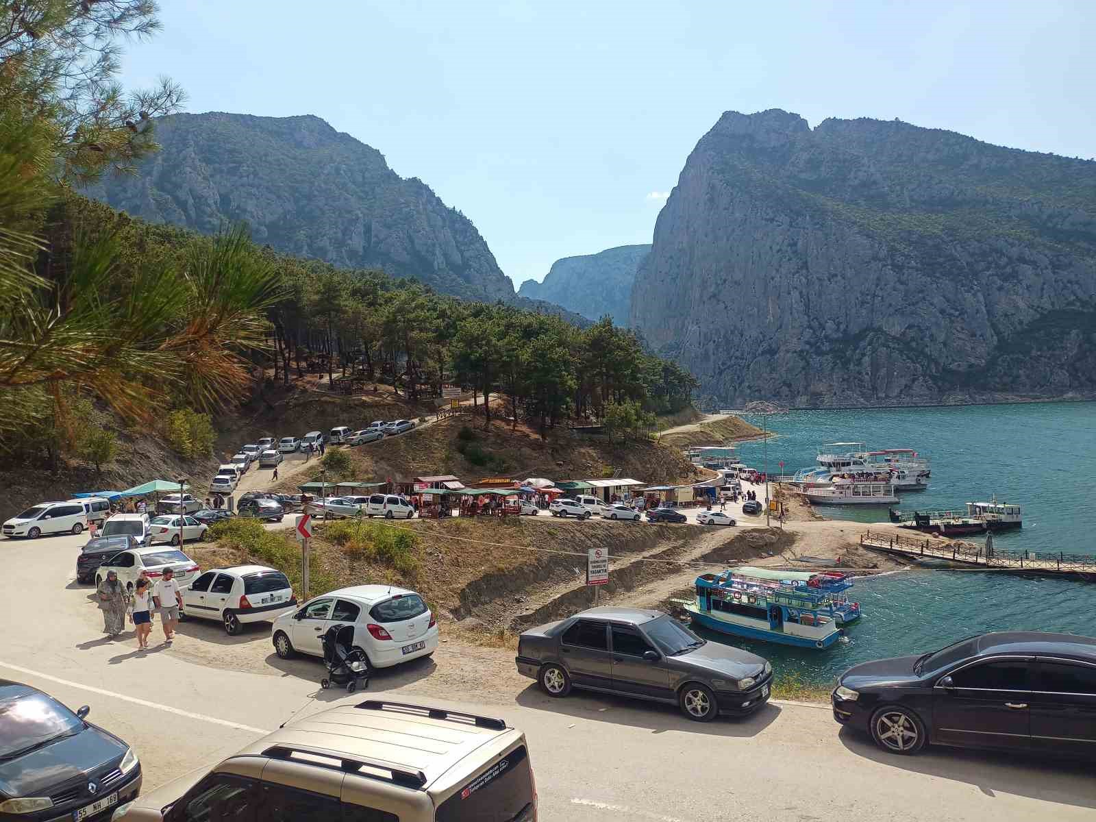 Tabiat parklarına ziyaret&ccedil;i akını
