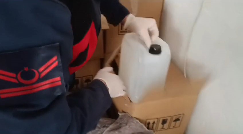 Samsun&rsquo;da jandarma 755 litre etil alkol ele ge&ccedil;irdi
